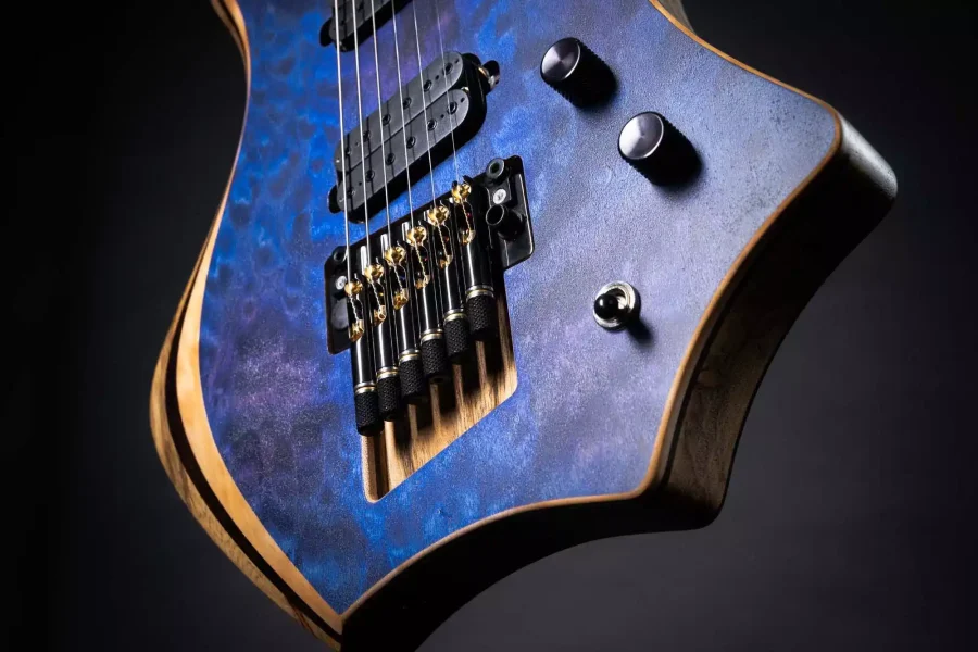 Ergonomic boutique guitar: Walko Arsis 2.7kg lightweight. High-end French luthier craftsmanship, premium hardware quality and woods